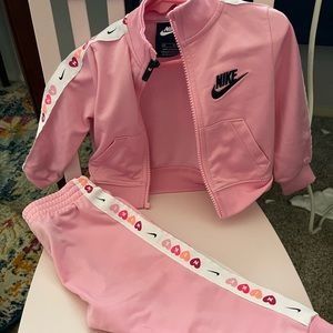 Nike jogging suit